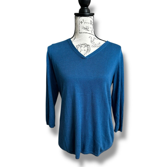 Chico’s Blue V-neck 3/4 Sleeve Touch Of Cashmere Sweater Size 2 Large NWOT - Picture 2 of 5